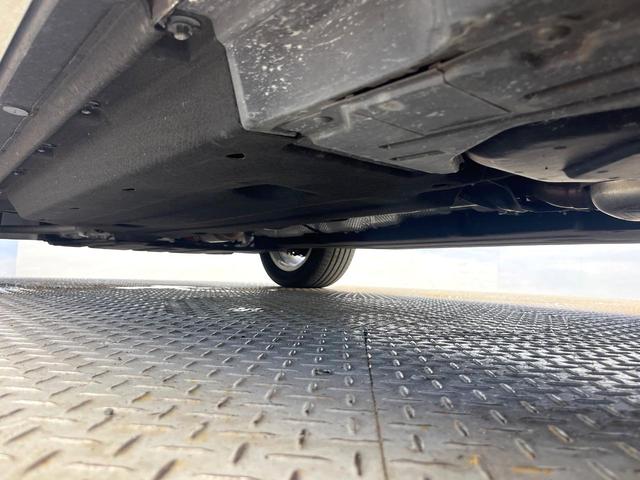 Ｑ３ ２．０ＴＦＳＩクワトロ１８０ＰＳ　後期　４ＷＤ　パワーバックドア　プライバシーガラス　電動リアゲート　前席パワーシート　ＨＩＤヘッドランプ　純正１７インチアルミ　オートライト　バックカメラ　Ｂｌｕｅｔｏｏｔｈ再生　禁煙車（33枚目）