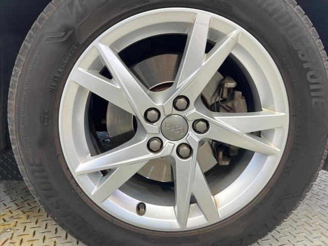 Ｑ３ ２．０ＴＦＳＩクワトロ１８０ＰＳ　後期　４ＷＤ　パワーバックドア　プライバシーガラス　電動リアゲート　前席パワーシート　ＨＩＤヘッドランプ　純正１７インチアルミ　オートライト　バックカメラ　Ｂｌｕｅｔｏｏｔｈ再生　禁煙車（40枚目）