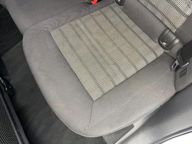 Ｑ３ ２．０ＴＦＳＩクワトロ１８０ＰＳ　後期　４ＷＤ　パワーバックドア　プライバシーガラス　電動リアゲート　前席パワーシート　ＨＩＤヘッドランプ　純正１７インチアルミ　オートライト　バックカメラ　Ｂｌｕｅｔｏｏｔｈ再生　禁煙車（44枚目）