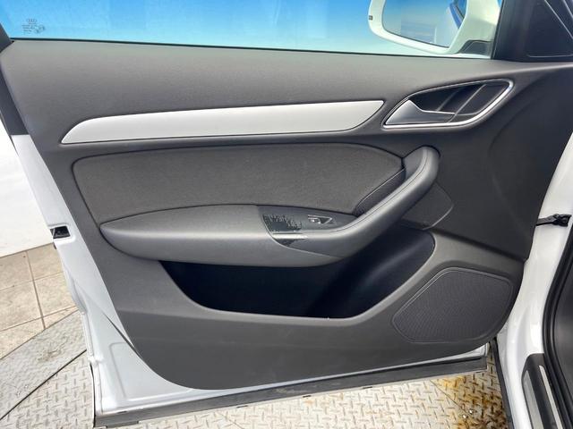 Ｑ３ ２．０ＴＦＳＩクワトロ１８０ＰＳ　後期　４ＷＤ　パワーバックドア　プライバシーガラス　電動リアゲート　前席パワーシート　ＨＩＤヘッドランプ　純正１７インチアルミ　オートライト　バックカメラ　Ｂｌｕｅｔｏｏｔｈ再生　禁煙車（45枚目）