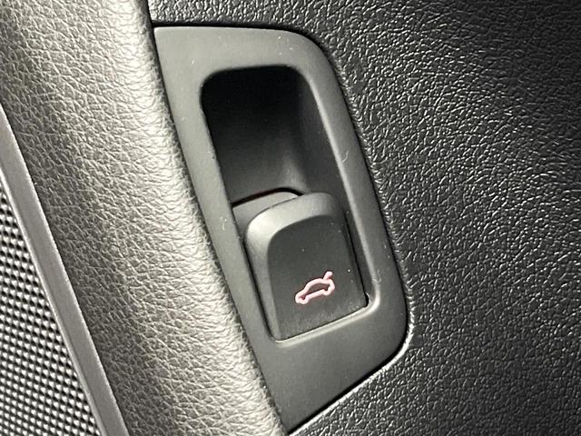 Ｑ３ ２．０ＴＦＳＩクワトロ１８０ＰＳ　後期　４ＷＤ　パワーバックドア　プライバシーガラス　電動リアゲート　前席パワーシート　ＨＩＤヘッドランプ　純正１７インチアルミ　オートライト　バックカメラ　Ｂｌｕｅｔｏｏｔｈ再生　禁煙車（57枚目）