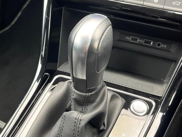 ゴルフトゥーラン ＴＳＩ　ハイライン　テクノロジーパッケージ　アダプティブクルーズコントロール　衝突被害軽減システム　レーンアシスト　クリアランスソナー　ダブルエアコン　純正ナビ　バックカメラ　ＬＥＤヘッドランプ　オートライト　禁煙車（11枚目）
