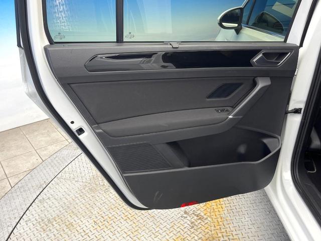 ゴルフトゥーラン ＴＳＩ　ハイライン　テクノロジーパッケージ　アダプティブクルーズコントロール　衝突被害軽減システム　レーンアシスト　クリアランスソナー　ダブルエアコン　純正ナビ　バックカメラ　ＬＥＤヘッドランプ　オートライト　禁煙車（42枚目）