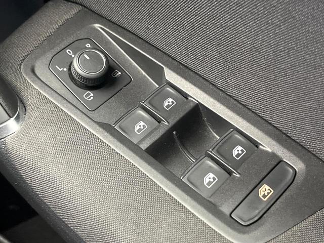 ゴルフトゥーラン ＴＳＩ　ハイライン　テクノロジーパッケージ　アダプティブクルーズコントロール　衝突被害軽減システム　レーンアシスト　クリアランスソナー　ダブルエアコン　純正ナビ　バックカメラ　ＬＥＤヘッドランプ　オートライト　禁煙車（44枚目）