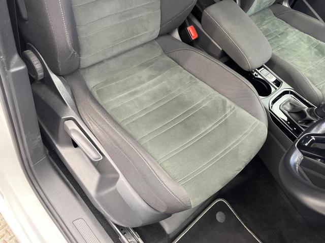 ゴルフトゥーラン ＴＳＩ　ハイライン　テクノロジーパッケージ　アダプティブクルーズコントロール　衝突被害軽減システム　レーンアシスト　クリアランスソナー　ダブルエアコン　純正ナビ　バックカメラ　ＬＥＤヘッドランプ　オートライト　禁煙車（46枚目）