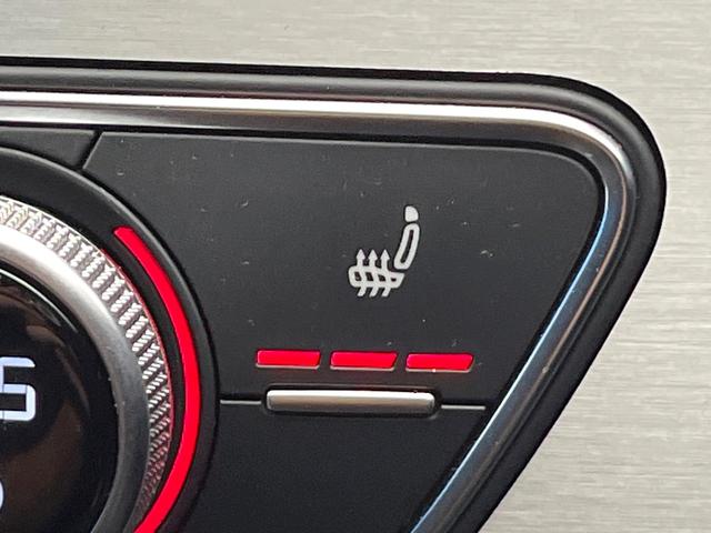 Ａ５スポーツバック ４０ＴＦＳＩスポーツ　マトリクスＬＥＤヘッドライトパッケージ　ラグジュアリーパッケージ　アシスタンスパッケージ　全席シートヒーター　プライバシーガラス　アダプティブクルーズコントロール　ダブルエアコン　電動リアゲート（7枚目）