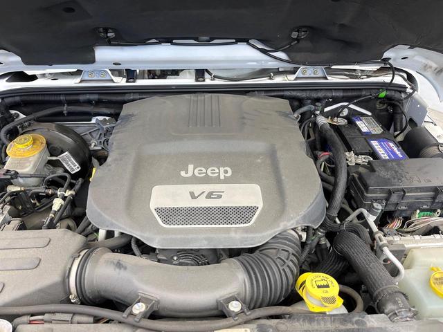 ジープ・ラングラーアンリミテッド スポーツ　４ＷＤ　クルーズコントロール　バックカメラ　サイドカメラ　サイドステップ　１７インチアルミ　オートエアコン　Ｂｌｕｅｔｏｏｔｈ再生　ワンオーナー　禁煙車（18枚目）
