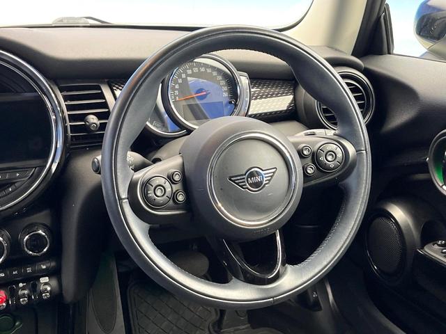 ＭＩＮＩ クーパーＳＤ　カメラパーキングアシストＰＫＧ　ペッパーＰＫＧ　アダプティブクルーズコントロール　純正１７インチアルミ　アダプティブＬＥＤ　前席シートヒーター　バックカメラ　Ｂｌｕｅｔｏｏｔｈ　禁煙車（11枚目）