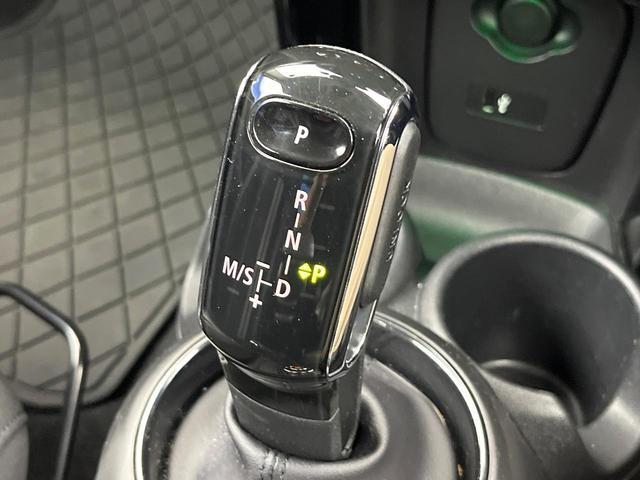 ＭＩＮＩ クーパーＳＤ　カメラパーキングアシストＰＫＧ　ペッパーＰＫＧ　アダプティブクルーズコントロール　純正１７インチアルミ　アダプティブＬＥＤ　前席シートヒーター　バックカメラ　Ｂｌｕｅｔｏｏｔｈ　禁煙車（12枚目）