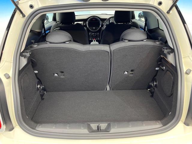 ＭＩＮＩ クーパーＳＤ　カメラパーキングアシストＰＫＧ　ペッパーＰＫＧ　アダプティブクルーズコントロール　純正１７インチアルミ　アダプティブＬＥＤ　前席シートヒーター　バックカメラ　Ｂｌｕｅｔｏｏｔｈ　禁煙車（13枚目）