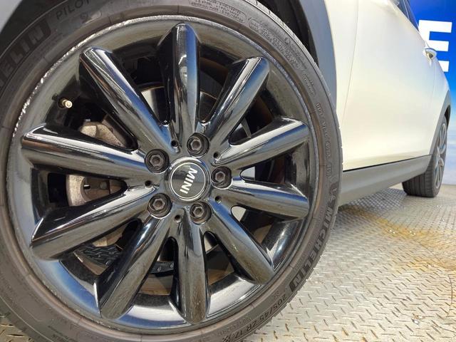 ＭＩＮＩ クーパーＳＤ　カメラパーキングアシストＰＫＧ　ペッパーＰＫＧ　アダプティブクルーズコントロール　純正１７インチアルミ　アダプティブＬＥＤ　前席シートヒーター　バックカメラ　Ｂｌｕｅｔｏｏｔｈ　禁煙車（14枚目）