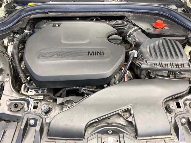 ＭＩＮＩ クーパーＳＤ　カメラパーキングアシストＰＫＧ　ペッパーＰＫＧ　アダプティブクルーズコントロール　純正１７インチアルミ　アダプティブＬＥＤ　前席シートヒーター　バックカメラ　Ｂｌｕｅｔｏｏｔｈ　禁煙車（19枚目）