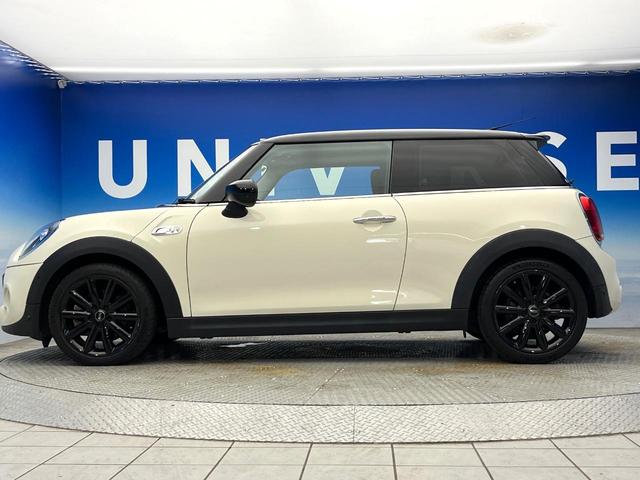 ＭＩＮＩ クーパーＳＤ　カメラパーキングアシストＰＫＧ　ペッパーＰＫＧ　アダプティブクルーズコントロール　純正１７インチアルミ　アダプティブＬＥＤ　前席シートヒーター　バックカメラ　Ｂｌｕｅｔｏｏｔｈ　禁煙車（22枚目）