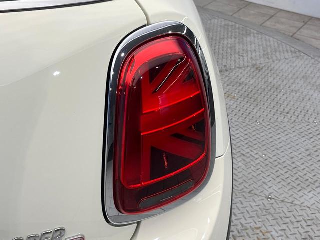 ＭＩＮＩ クーパーＳＤ　カメラパーキングアシストＰＫＧ　ペッパーＰＫＧ　アダプティブクルーズコントロール　純正１７インチアルミ　アダプティブＬＥＤ　前席シートヒーター　バックカメラ　Ｂｌｕｅｔｏｏｔｈ　禁煙車（25枚目）