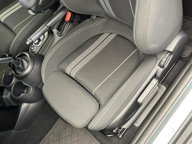 ＭＩＮＩ クーパーＳＤ　カメラパーキングアシストＰＫＧ　ペッパーＰＫＧ　アダプティブクルーズコントロール　純正１７インチアルミ　アダプティブＬＥＤ　前席シートヒーター　バックカメラ　Ｂｌｕｅｔｏｏｔｈ　禁煙車（41枚目）