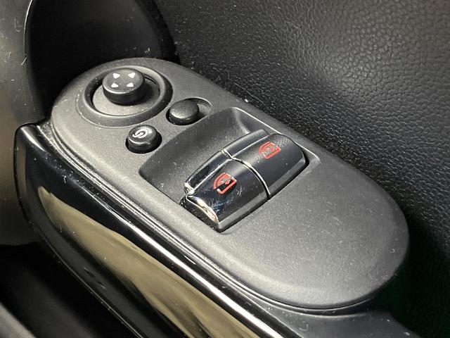 ＭＩＮＩ クーパーＳＤ　カメラパーキングアシストＰＫＧ　ペッパーＰＫＧ　アダプティブクルーズコントロール　純正１７インチアルミ　アダプティブＬＥＤ　前席シートヒーター　バックカメラ　Ｂｌｕｅｔｏｏｔｈ　禁煙車（49枚目）