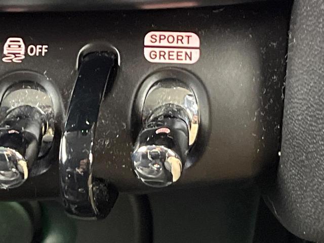 ＭＩＮＩ クーパーＳＤ　カメラパーキングアシストＰＫＧ　ペッパーＰＫＧ　アダプティブクルーズコントロール　純正１７インチアルミ　アダプティブＬＥＤ　前席シートヒーター　バックカメラ　Ｂｌｕｅｔｏｏｔｈ　禁煙車（52枚目）