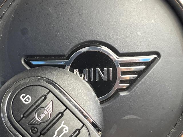 ＭＩＮＩ クーパーＳＤ　カメラパーキングアシストＰＫＧ　ペッパーＰＫＧ　アダプティブクルーズコントロール　純正１７インチアルミ　アダプティブＬＥＤ　前席シートヒーター　バックカメラ　Ｂｌｕｅｔｏｏｔｈ　禁煙車（57枚目）