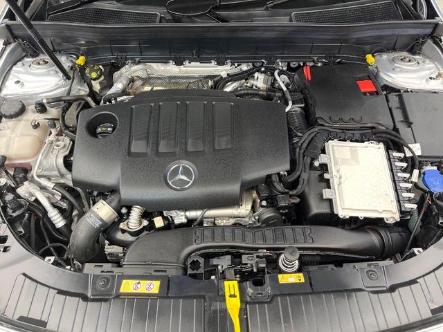 GLB GLB200d パノラミックスライディングルーフ ナビゲーションパッケージ レーダーセーフティパッケージ LEDハイパフォーマンスヘッドランプ 前席パワーシート 前席シートヒーター 純正ナビ 全方位カメラ 禁煙車(21枚目)