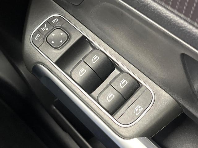 GLB GLB200d パノラミックスライディングルーフ ナビゲーションパッケージ レーダーセーフティパッケージ LEDハイパフォーマンスヘッドランプ 前席パワーシート 前席シートヒーター 純正ナビ 全方位カメラ 禁煙車(43枚目)