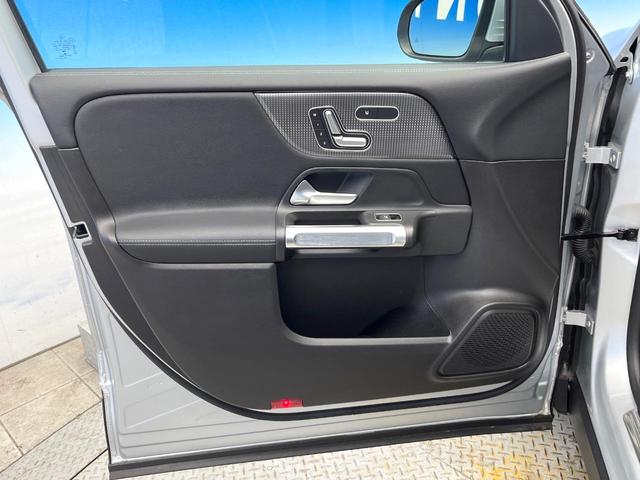 GLB GLB200d パノラミックスライディングルーフ ナビゲーションパッケージ レーダーセーフティパッケージ LEDハイパフォーマンスヘッドランプ 前席パワーシート 前席シートヒーター 純正ナビ 全方位カメラ 禁煙車(44枚目)