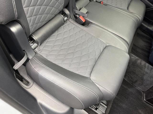 GLB GLB200d パノラミックスライディングルーフ ナビゲーションパッケージ レーダーセーフティパッケージ LEDハイパフォーマンスヘッドランプ 前席パワーシート 前席シートヒーター 純正ナビ 全方位カメラ 禁煙車(51枚目)