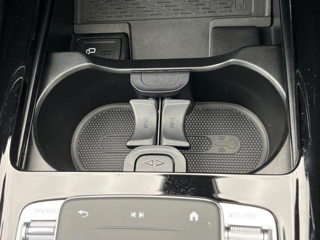 GLB GLB200d パノラミックスライディングルーフ ナビゲーションパッケージ レーダーセーフティパッケージ LEDハイパフォーマンスヘッドランプ 前席パワーシート 前席シートヒーター 純正ナビ 全方位カメラ 禁煙車(69枚目)