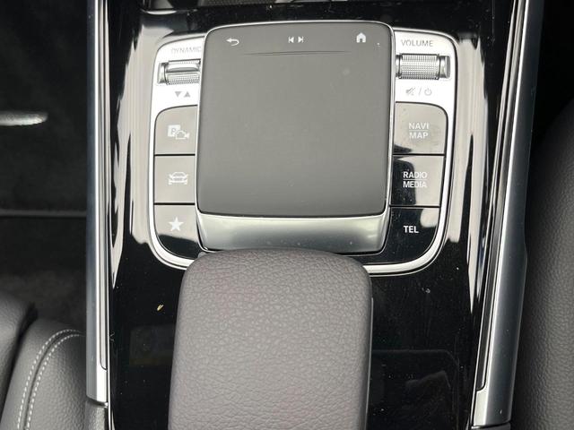 GLB GLB200d パノラミックスライディングルーフ ナビゲーションパッケージ レーダーセーフティパッケージ LEDハイパフォーマンスヘッドランプ 前席パワーシート 前席シートヒーター 純正ナビ 全方位カメラ 禁煙車(70枚目)