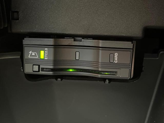 GLB GLB200d パノラミックスライディングルーフ ナビゲーションパッケージ レーダーセーフティパッケージ LEDハイパフォーマンスヘッドランプ 前席パワーシート 前席シートヒーター 純正ナビ 全方位カメラ 禁煙車(71枚目)