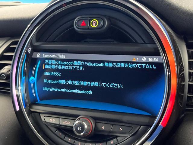 ＭＩＮＩ クーパーＤ　３ドア　カメラ／パーキングアシストＰＫＧ　ペッパーＰＫＧ　ＬＥＤヘッドランプ／ユニオンジャックデザインＬＥＤリアランプ　純正ナビ　デュアルオートエアコン　スマートキー　プライバシーガラス　禁煙（6枚目）