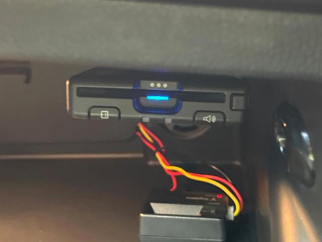 ＭＩＮＩ クーパーＤ　３ドア　カメラ／パーキングアシストＰＫＧ　ペッパーＰＫＧ　ＬＥＤヘッドランプ／ユニオンジャックデザインＬＥＤリアランプ　純正ナビ　デュアルオートエアコン　スマートキー　プライバシーガラス　禁煙（8枚目）