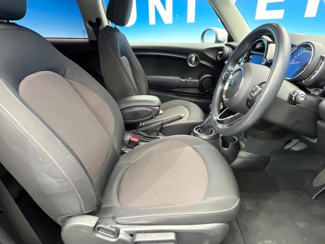 ＭＩＮＩ クーパーＤ　３ドア　カメラ／パーキングアシストＰＫＧ　ペッパーＰＫＧ　ＬＥＤヘッドランプ／ユニオンジャックデザインＬＥＤリアランプ　純正ナビ　デュアルオートエアコン　スマートキー　プライバシーガラス　禁煙（9枚目）