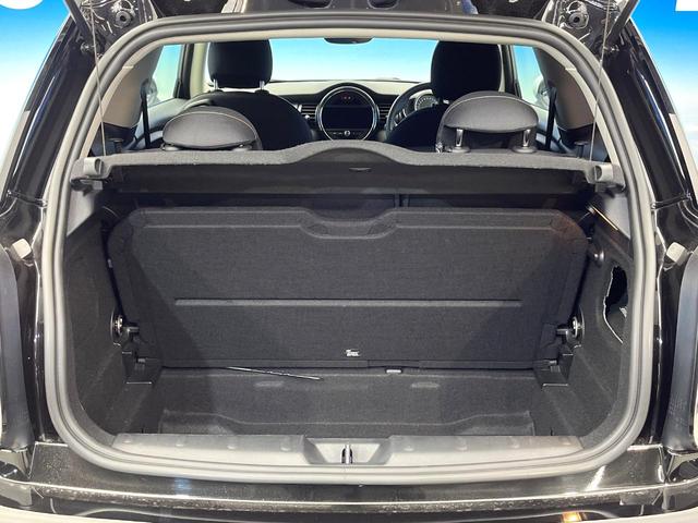 ＭＩＮＩ クーパーＤ　３ドア　カメラ／パーキングアシストＰＫＧ　ペッパーＰＫＧ　ＬＥＤヘッドランプ／ユニオンジャックデザインＬＥＤリアランプ　純正ナビ　デュアルオートエアコン　スマートキー　プライバシーガラス　禁煙（13枚目）