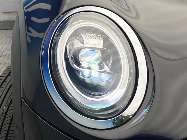 ＭＩＮＩ クーパーＤ　３ドア　カメラ／パーキングアシストＰＫＧ　ペッパーＰＫＧ　ＬＥＤヘッドランプ／ユニオンジャックデザインＬＥＤリアランプ　純正ナビ　デュアルオートエアコン　スマートキー　プライバシーガラス　禁煙（22枚目）