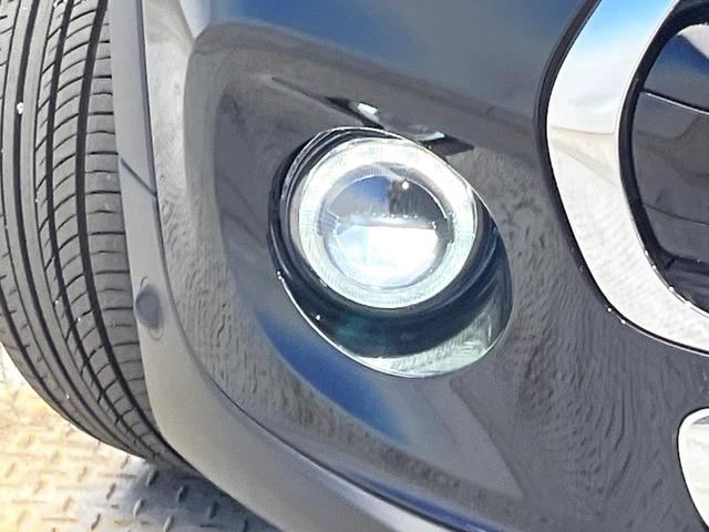 ＭＩＮＩ クーパーＤ　３ドア　カメラ／パーキングアシストＰＫＧ　ペッパーＰＫＧ　ＬＥＤヘッドランプ／ユニオンジャックデザインＬＥＤリアランプ　純正ナビ　デュアルオートエアコン　スマートキー　プライバシーガラス　禁煙（23枚目）