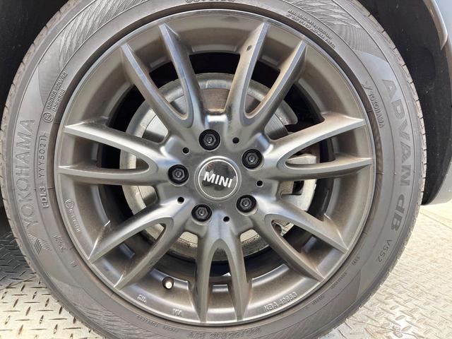 ＭＩＮＩ クーパーＤ　３ドア　カメラ／パーキングアシストＰＫＧ　ペッパーＰＫＧ　ＬＥＤヘッドランプ／ユニオンジャックデザインＬＥＤリアランプ　純正ナビ　デュアルオートエアコン　スマートキー　プライバシーガラス　禁煙（39枚目）