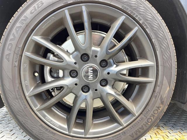 ＭＩＮＩ クーパーＤ　３ドア　カメラ／パーキングアシストＰＫＧ　ペッパーＰＫＧ　ＬＥＤヘッドランプ／ユニオンジャックデザインＬＥＤリアランプ　純正ナビ　デュアルオートエアコン　スマートキー　プライバシーガラス　禁煙（41枚目）