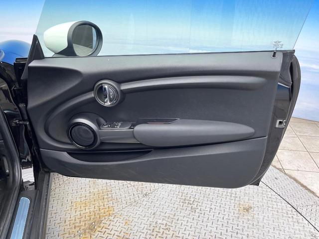 ＭＩＮＩ クーパーＤ　３ドア　カメラ／パーキングアシストＰＫＧ　ペッパーＰＫＧ　ＬＥＤヘッドランプ／ユニオンジャックデザインＬＥＤリアランプ　純正ナビ　デュアルオートエアコン　スマートキー　プライバシーガラス　禁煙（43枚目）