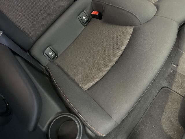 ＭＩＮＩ クーパーＤ　３ドア　カメラ／パーキングアシストＰＫＧ　ペッパーＰＫＧ　ＬＥＤヘッドランプ／ユニオンジャックデザインＬＥＤリアランプ　純正ナビ　デュアルオートエアコン　スマートキー　プライバシーガラス　禁煙（46枚目）