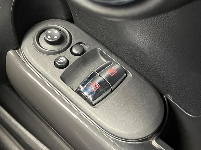 ＭＩＮＩ クーパーＤ　３ドア　カメラ／パーキングアシストＰＫＧ　ペッパーＰＫＧ　ＬＥＤヘッドランプ／ユニオンジャックデザインＬＥＤリアランプ　純正ナビ　デュアルオートエアコン　スマートキー　プライバシーガラス　禁煙（49枚目）