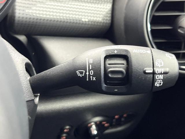 ＭＩＮＩ クーパーＤ　３ドア　カメラ／パーキングアシストＰＫＧ　ペッパーＰＫＧ　ＬＥＤヘッドランプ／ユニオンジャックデザインＬＥＤリアランプ　純正ナビ　デュアルオートエアコン　スマートキー　プライバシーガラス　禁煙（50枚目）