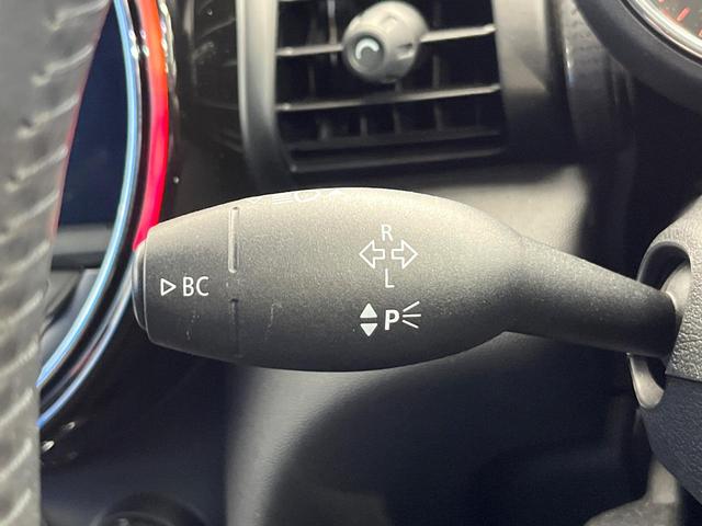 ＭＩＮＩ クーパーＤ　３ドア　カメラ／パーキングアシストＰＫＧ　ペッパーＰＫＧ　ＬＥＤヘッドランプ／ユニオンジャックデザインＬＥＤリアランプ　純正ナビ　デュアルオートエアコン　スマートキー　プライバシーガラス　禁煙（53枚目）