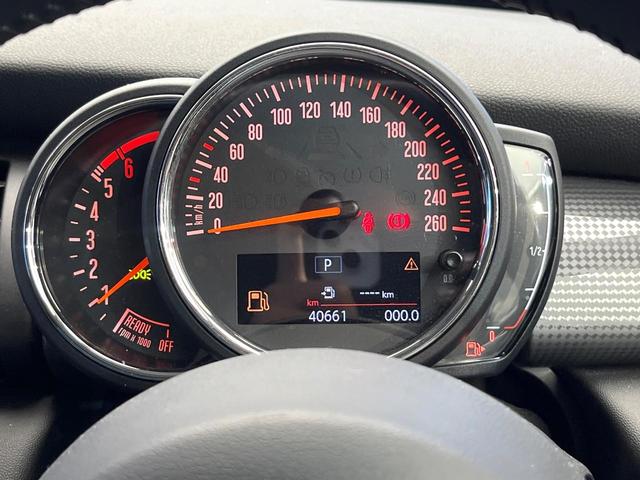 ＭＩＮＩ クーパーＤ　３ドア　カメラ／パーキングアシストＰＫＧ　ペッパーＰＫＧ　ＬＥＤヘッドランプ／ユニオンジャックデザインＬＥＤリアランプ　純正ナビ　デュアルオートエアコン　スマートキー　プライバシーガラス　禁煙（54枚目）