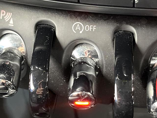 ＭＩＮＩ クーパーＤ　３ドア　カメラ／パーキングアシストＰＫＧ　ペッパーＰＫＧ　ＬＥＤヘッドランプ／ユニオンジャックデザインＬＥＤリアランプ　純正ナビ　デュアルオートエアコン　スマートキー　プライバシーガラス　禁煙（56枚目）