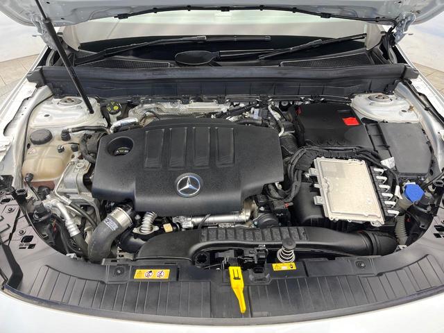 GLB GLB200d 4マチック AMGライン レザーエクスクルーシブパッケージ レーダーセーフティパッケージ アダプティブハイビームアシストプラス マルチビームLEDヘッドランプ 純正ナビ 全方位カメラ 前席シートヒーター 前席パワーシート(20枚目)