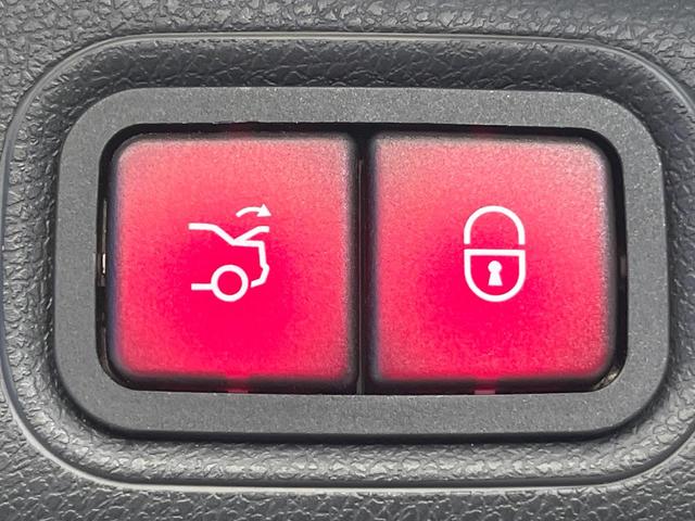 Eクラス E200 アバンギャルド スポーツ レザーパッケージ レーダーセーフティパッケージ アダプティブハイビームアシストプラス マルチビームLEDヘッドランプ 前席パワーシート 全席シートヒーター 電動リアゲート 純正ナビ 全方位カメラ(5枚目)