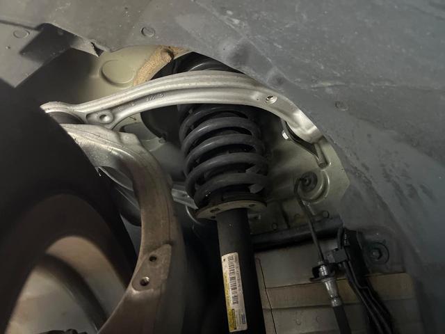 Eクラス E200 アバンギャルド スポーツ レザーパッケージ ブラックナッパ革シート Burmester レーダーセーフティーパッケージ ディストロニックプラス 全席シートヒーター パワートランクリッド 360度カメラシステム 禁煙車(43枚目)