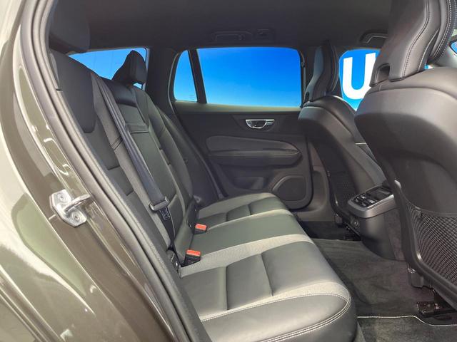 Ｖ６０ Ｂ５　Ｒデザイン　クライメートパッケージ　ｈａｒｍａｎ／ｋａｒｄｏｎ　アダプティブクルーズコントロール　３６０度ビューカメラ　純正ナビ　禁煙車　ヘッドアップディスプレイ　全席シートヒーター　電動リアゲート（10枚目）