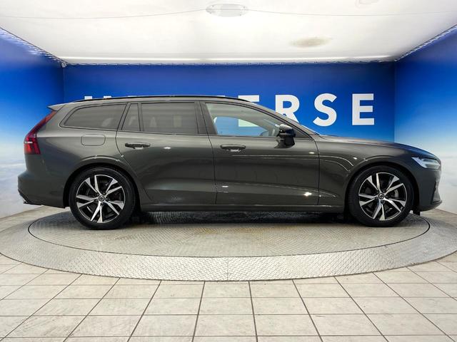 Ｖ６０ Ｂ５　Ｒデザイン　クライメートパッケージ　ｈａｒｍａｎ／ｋａｒｄｏｎ　アダプティブクルーズコントロール　３６０度ビューカメラ　純正ナビ　禁煙車　ヘッドアップディスプレイ　全席シートヒーター　電動リアゲート（23枚目）