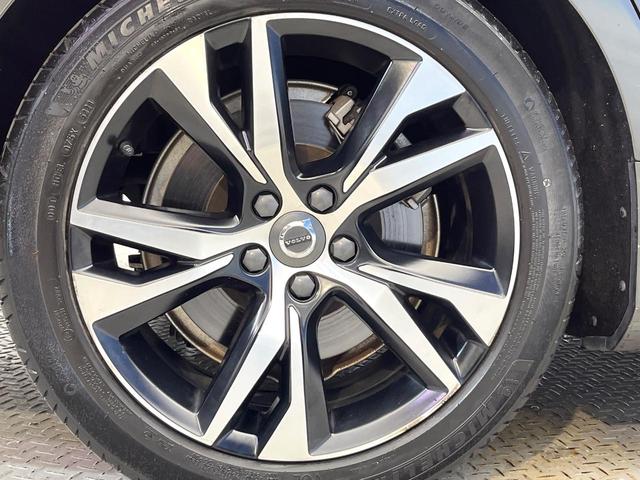 Ｖ６０ Ｂ５　Ｒデザイン　クライメートパッケージ　ｈａｒｍａｎ／ｋａｒｄｏｎ　アダプティブクルーズコントロール　３６０度ビューカメラ　純正ナビ　禁煙車　ヘッドアップディスプレイ　全席シートヒーター　電動リアゲート（25枚目）